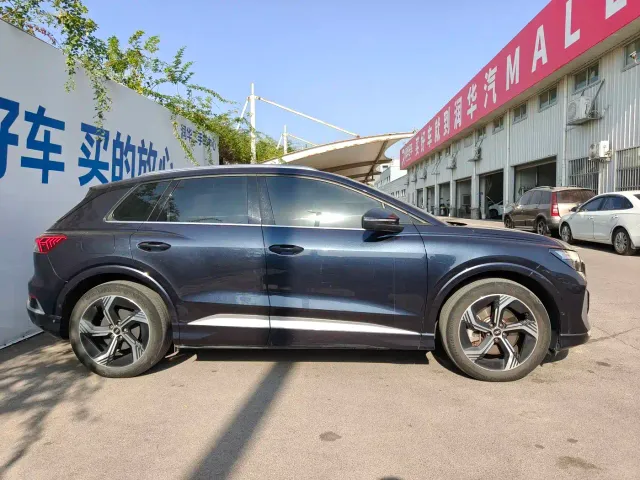 Audi Q4 e-tron — Фото автомобиля 3