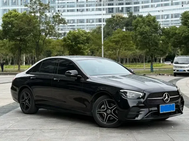 Mercedes-Benz E-Class — Фото автомобиля 3