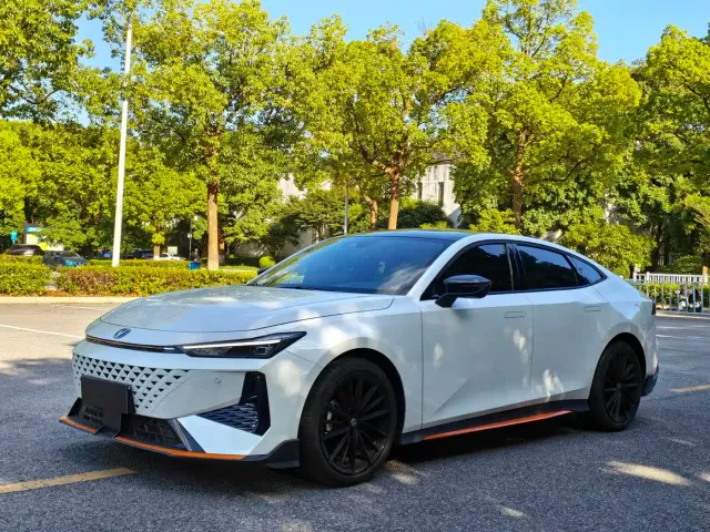 Фотография автомобиля — Changan UNI-V