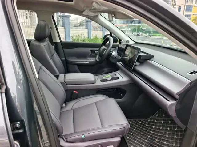Leapmotor C10 — Фото автомобиля 14