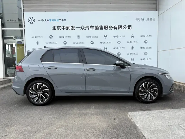 Volkswagen Golf — Фото автомобиля 8