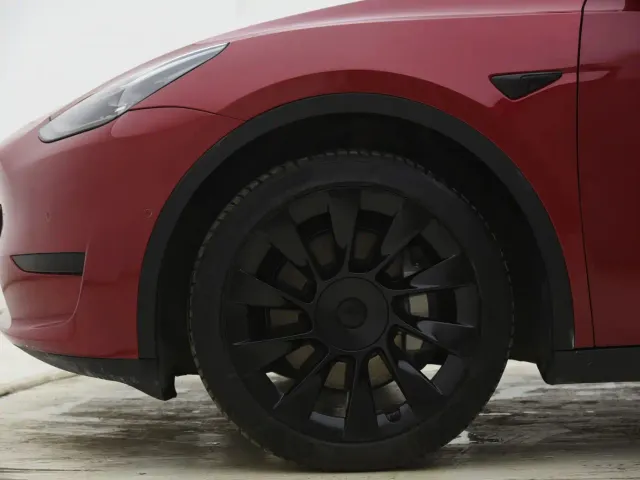 Tesla Model Y — Фото автомобиля 7