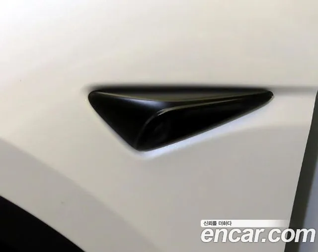 Tesla Model Y — Фото автомобиля 16