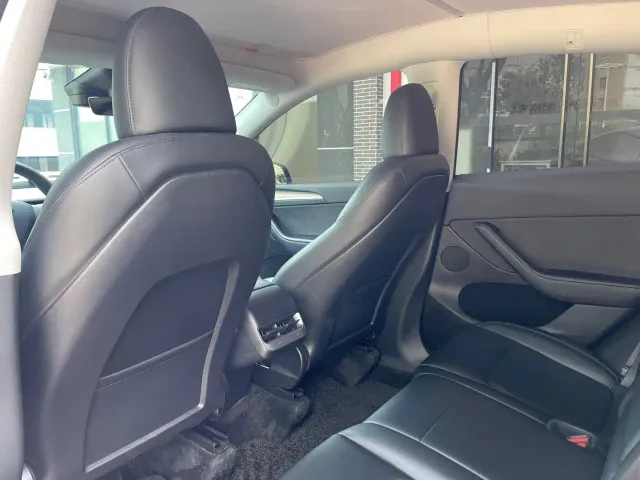 Tesla Model Y — Фото автомобиля 27