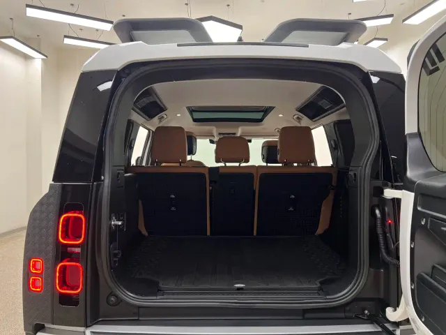 Land Rover Defender — Фото автомобиля 30
