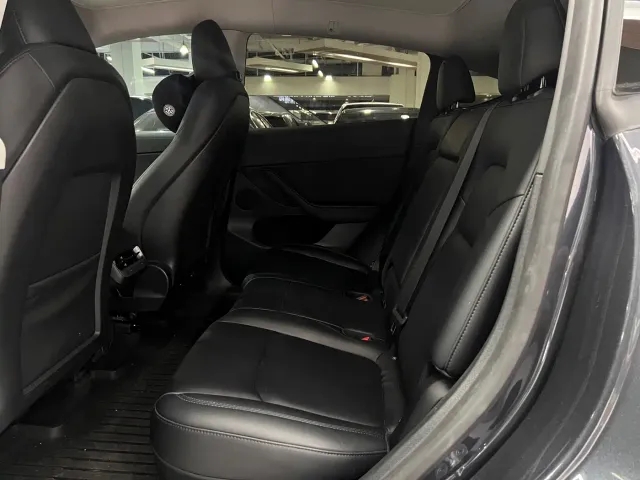 Tesla Model Y — Фото автомобиля 11
