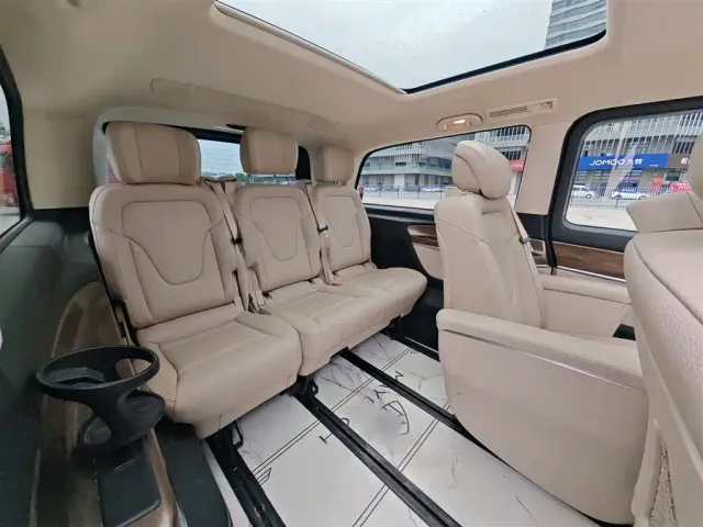 Mercedes-Benz V-Class — Фото автомобиля 12