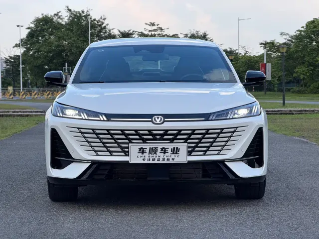 Changan Eado — Фото автомобиля 2