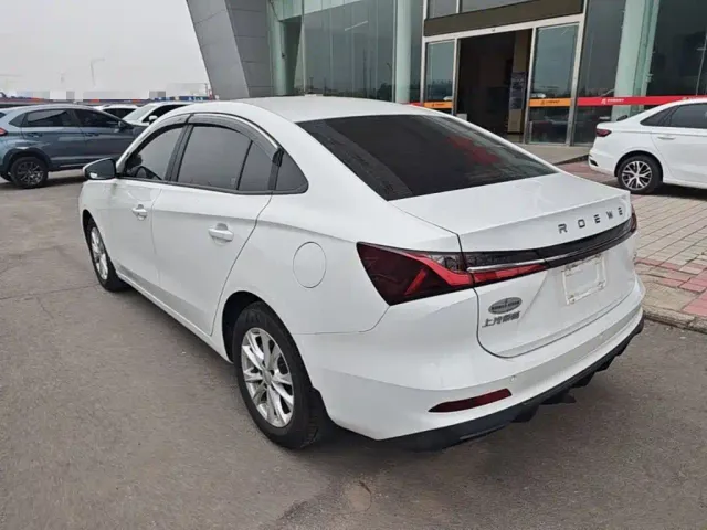 Roewe i5 — Фото автомобиля 4