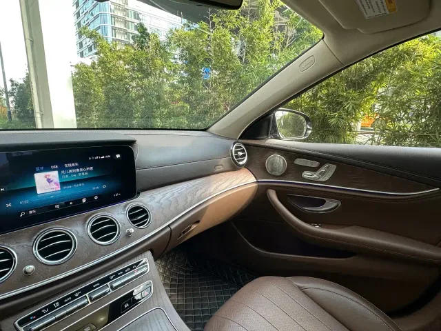 Mercedes-Benz E-Class — Фото автомобиля 17