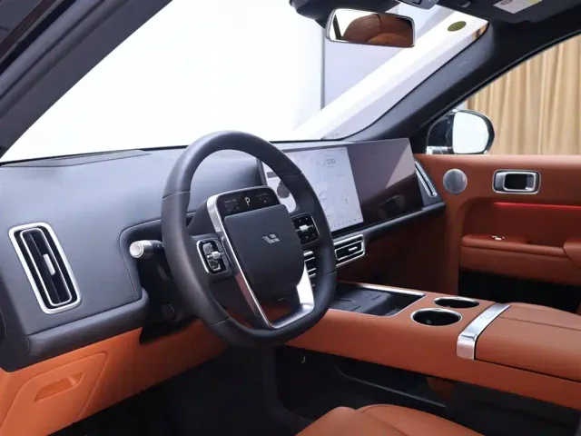 Li Auto L8 — Фото автомобиля 11