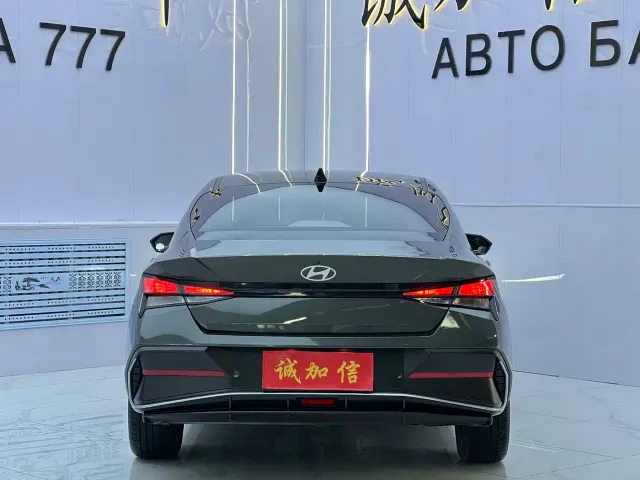 Hyundai Elantra — Фото автомобиля 5