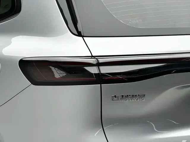 Geely Galaxy Starship 7 EM-i — Фото автомобиля 9
