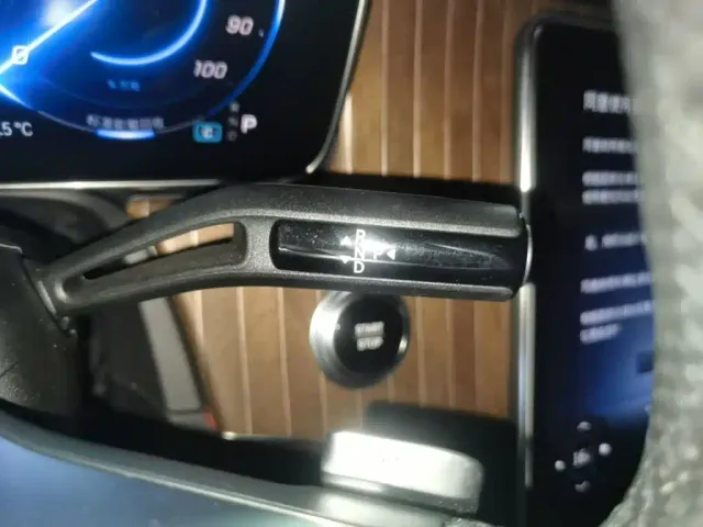 Mercedes-Benz EQE SUV — Фото автомобиля 18