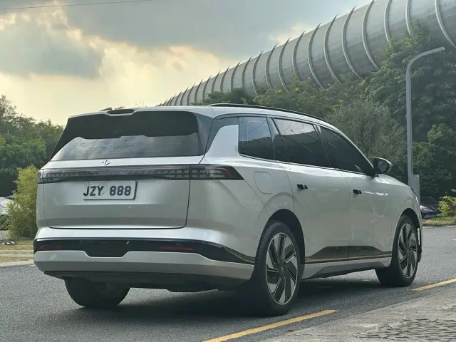 Dongfeng eπ 008 — Фото автомобиля 7