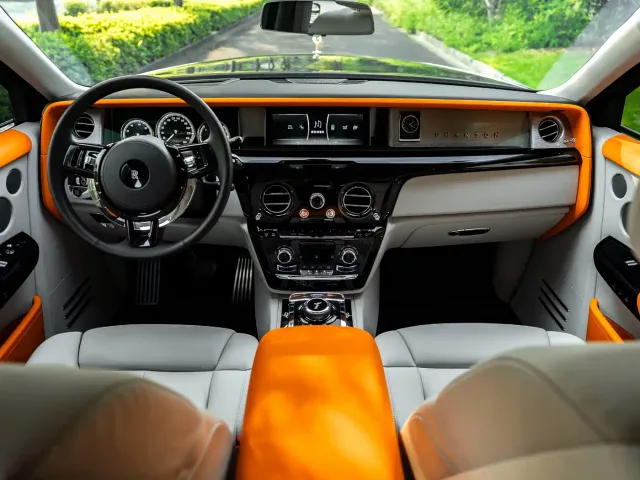 Rolls-Royce Phantom — Фото автомобиля 11