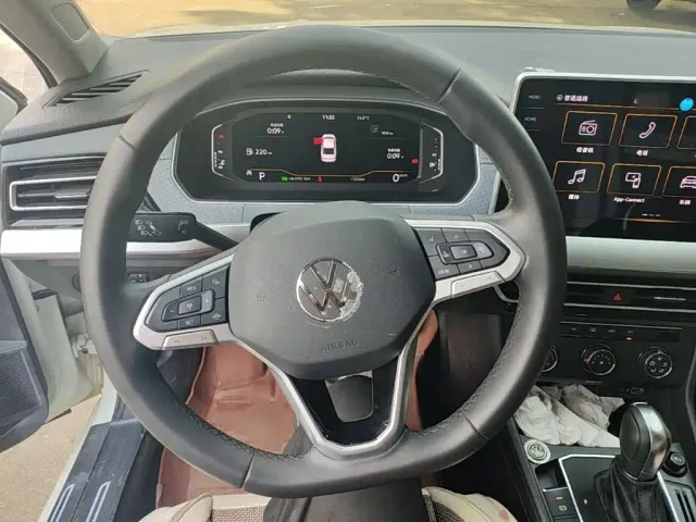 Volkswagen Lavida — Фото автомобиля 10
