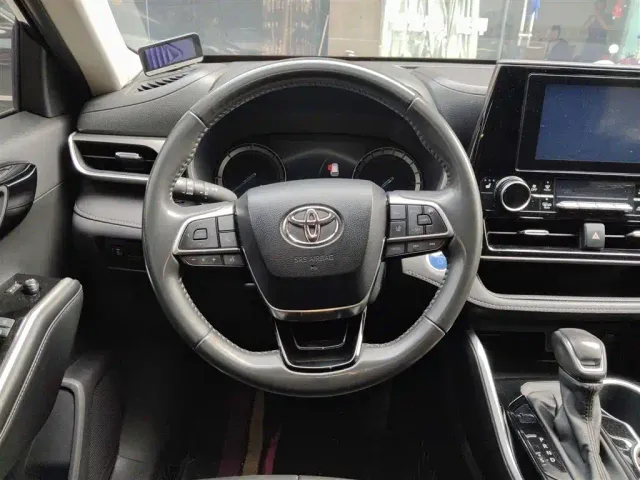 Toyota Highlander — Фото автомобиля 9