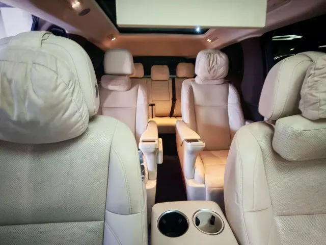 Li Auto MEGA — Фото автомобиля 15
