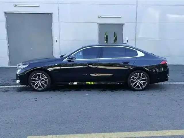 BMW i5 — Фото автомобиля 10