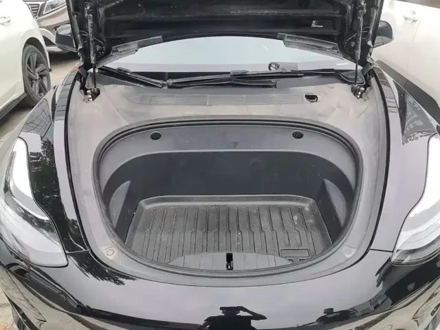 Tesla Model 3 — Фото автомобиля 19