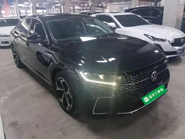 Volkswagen Passat 2023 Facelift 330TSI Starlight Elite Edition — Фото автомобиля 3