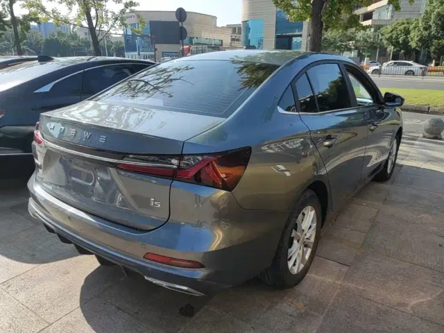 Roewe i5 — Фото автомобиля 6