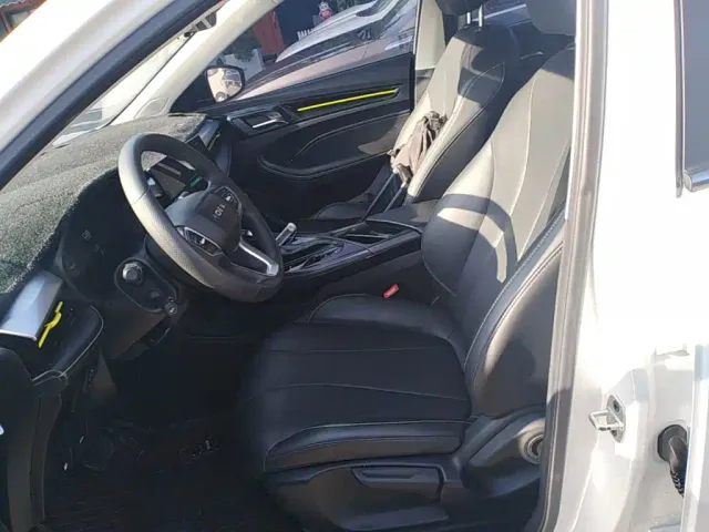 Roewe i5 — Фото автомобиля 14