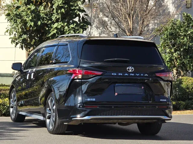 Toyota Granvia — Фото автомобиля 7