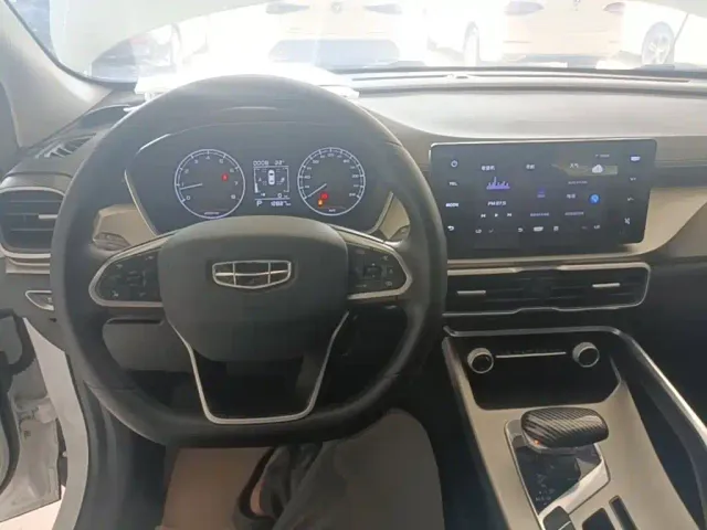 Geely Binyue — Фото автомобиля 9
