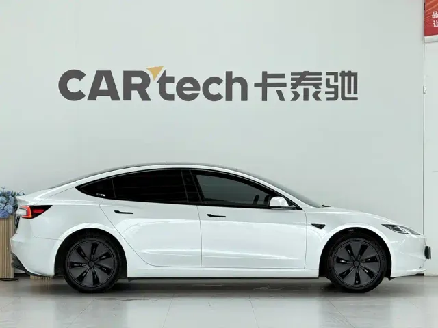 Tesla Model 3 — Фото автомобиля 5
