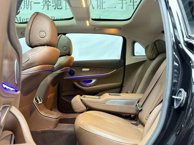 Mercedes-Benz E-Class — Фото автомобиля 13