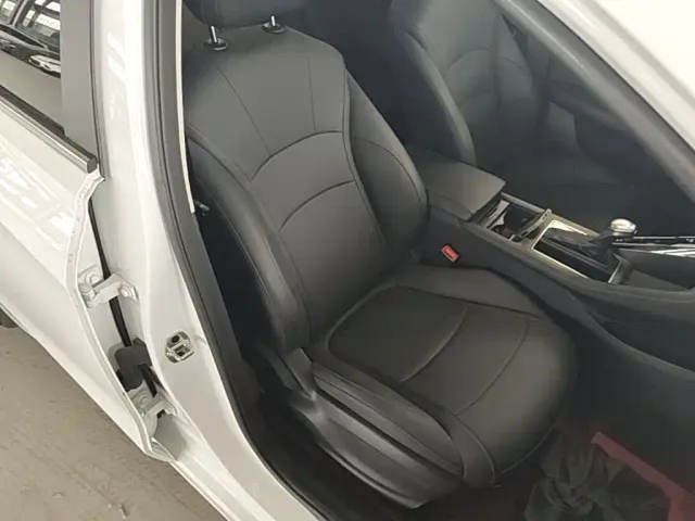 Roewe i5 — Фото автомобиля 24