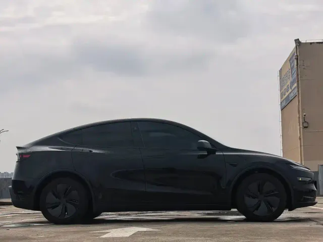 Tesla Model Y — Фото автомобиля 4