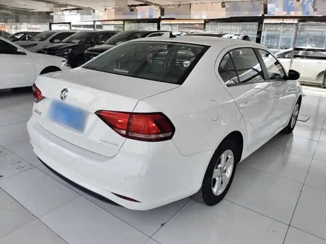 Volkswagen Lavida — Фото автомобиля 6
