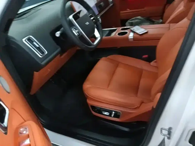 Li Auto L7 — Фото автомобиля 14