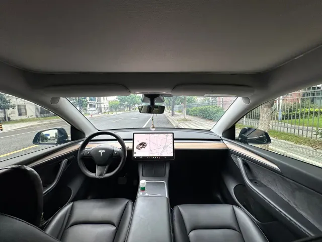 Tesla Model Y — Фото автомобиля 7
