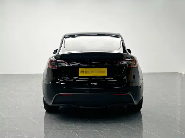 Tesla Model Y — Фото автомобиля 5