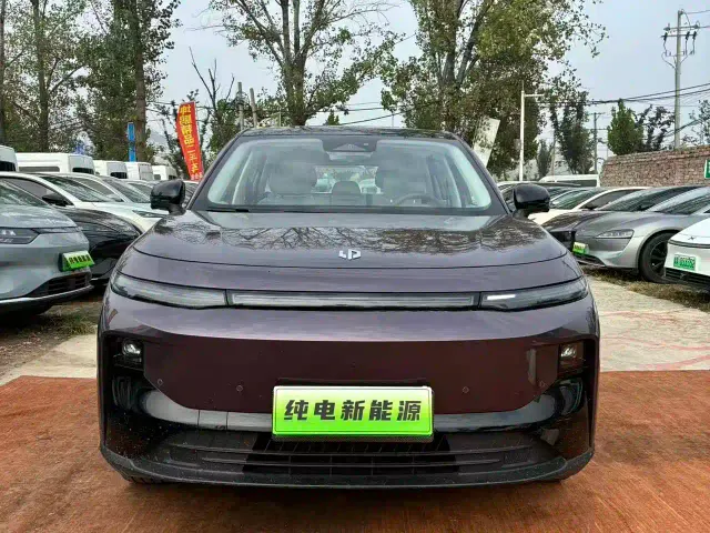 Leapmotor B10 — Фото автомобиля 3