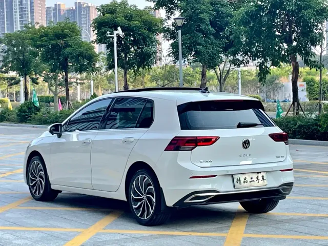 Volkswagen Golf — Фото автомобиля 4