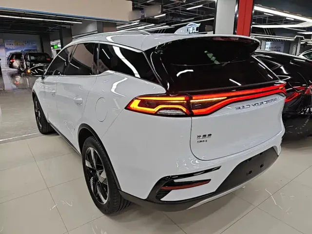 BYD Tang — Фото автомобиля 4
