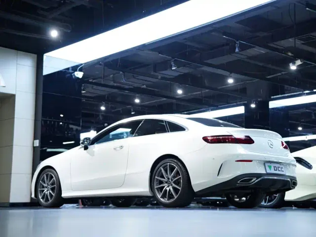 Mercedes-Benz E-Class — Фото автомобиля 19