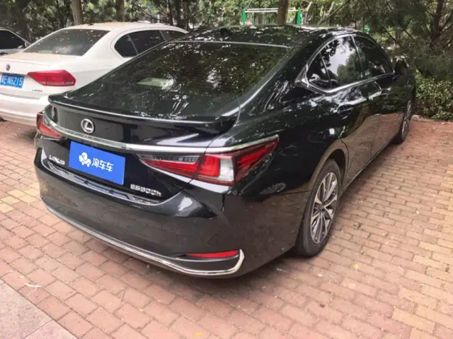 Lexus ES — Фото автомобиля 3