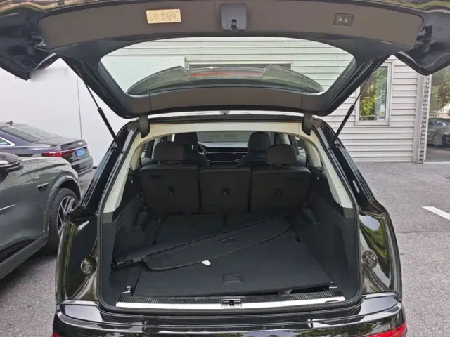 Audi Q7 — Фото автомобиля 18