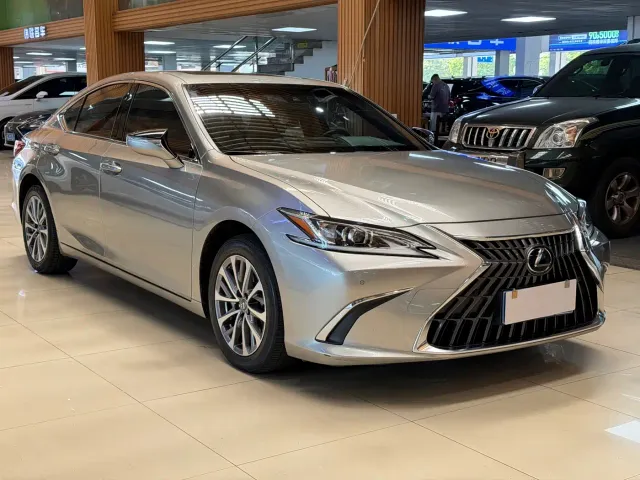 Lexus ES — Фото автомобиля 3