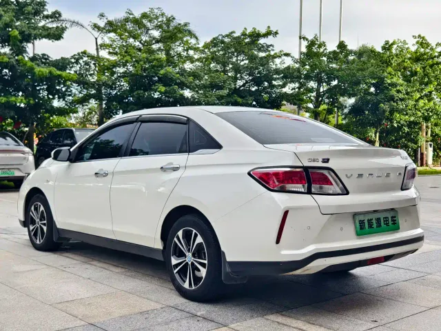 Venucia D60 EV — Фото автомобиля 5