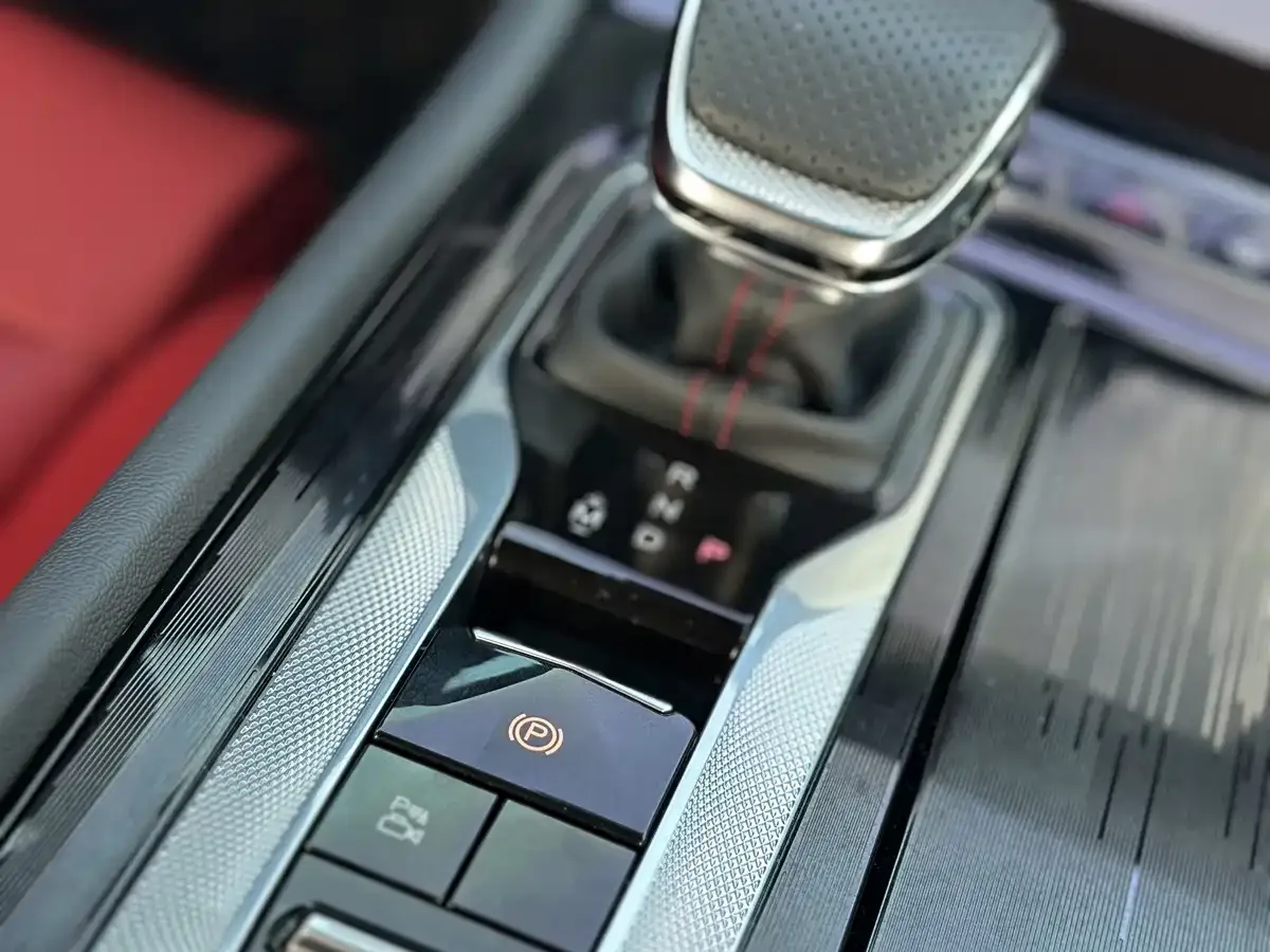 Hongqi Hongqi H6 2025 Model 2.0T Far-Reaching Edition — Фото автомобиля 20