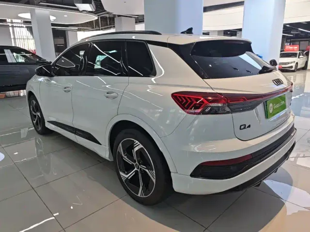 Audi Q4 e-tron — Фото автомобиля 4