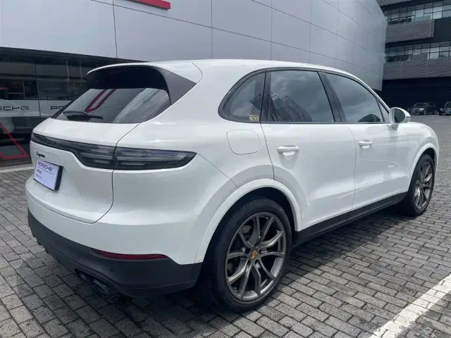 Porsche Cayenne — Фото автомобиля 6