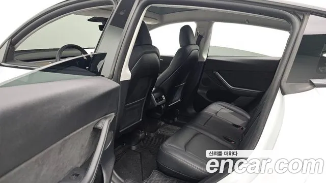 Tesla Model Y — Фото автомобиля 18